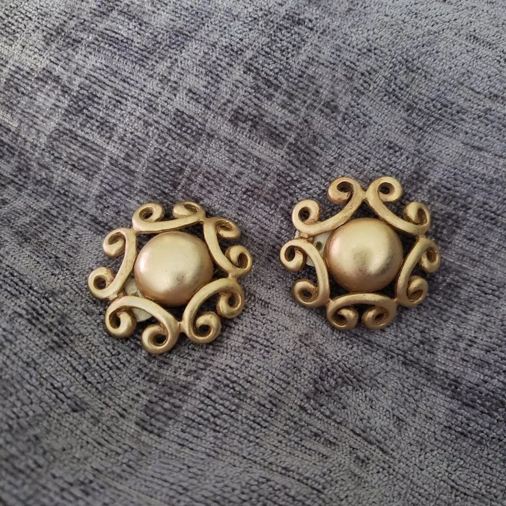 Donna Karan LARGE Gold Tone Clip On Earrings Vintage - Picture 1 of 3